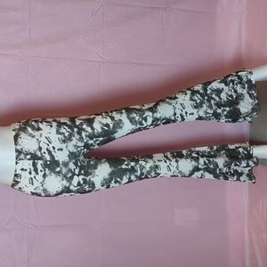 Boohoo Black and White Tie Dye Tonal Jersey Flare Pants size 4